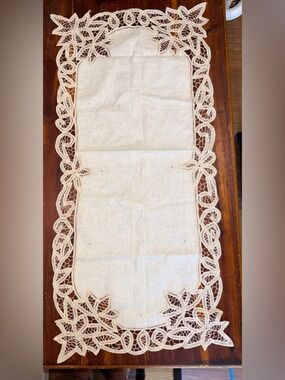 Vintage tablecloth hand embroidered crocheted flowers and lace trim